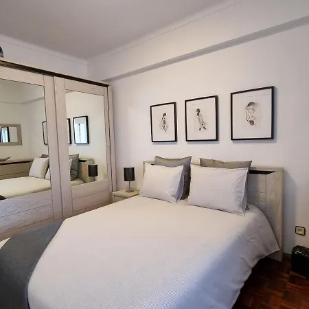 Blue Boat House - The Atlantic Breeze Apartment